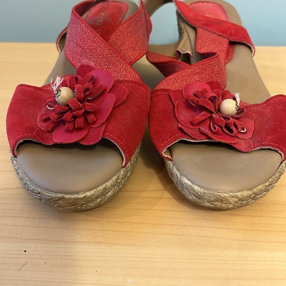 Azura Tan & Red Wedge Sandal - Picture 2 of 6